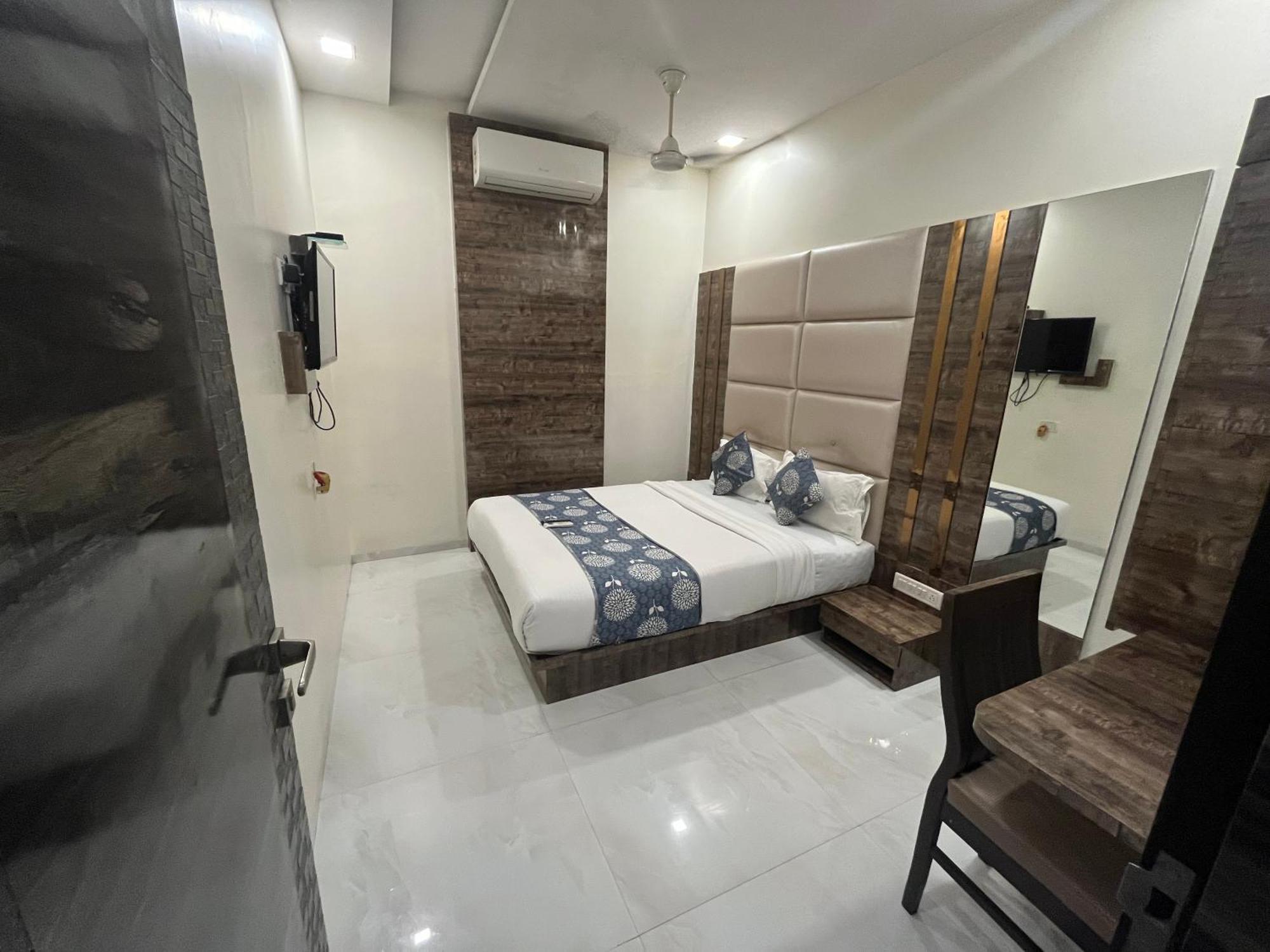 Fabexpress Shahi Palace - Nr - International Airport Mumbai