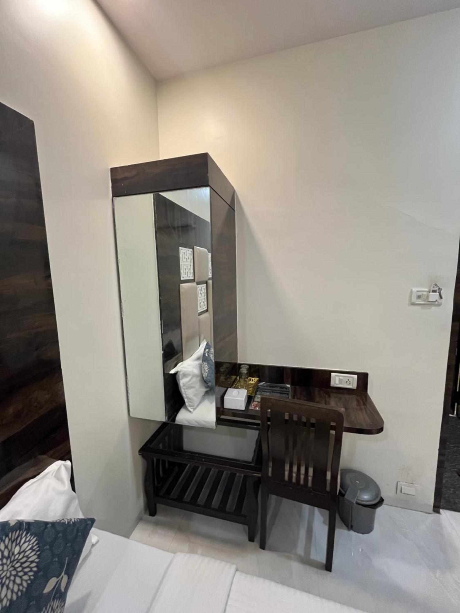 Fabexpress Shahi Palace - Nr - International Airport Mumbai