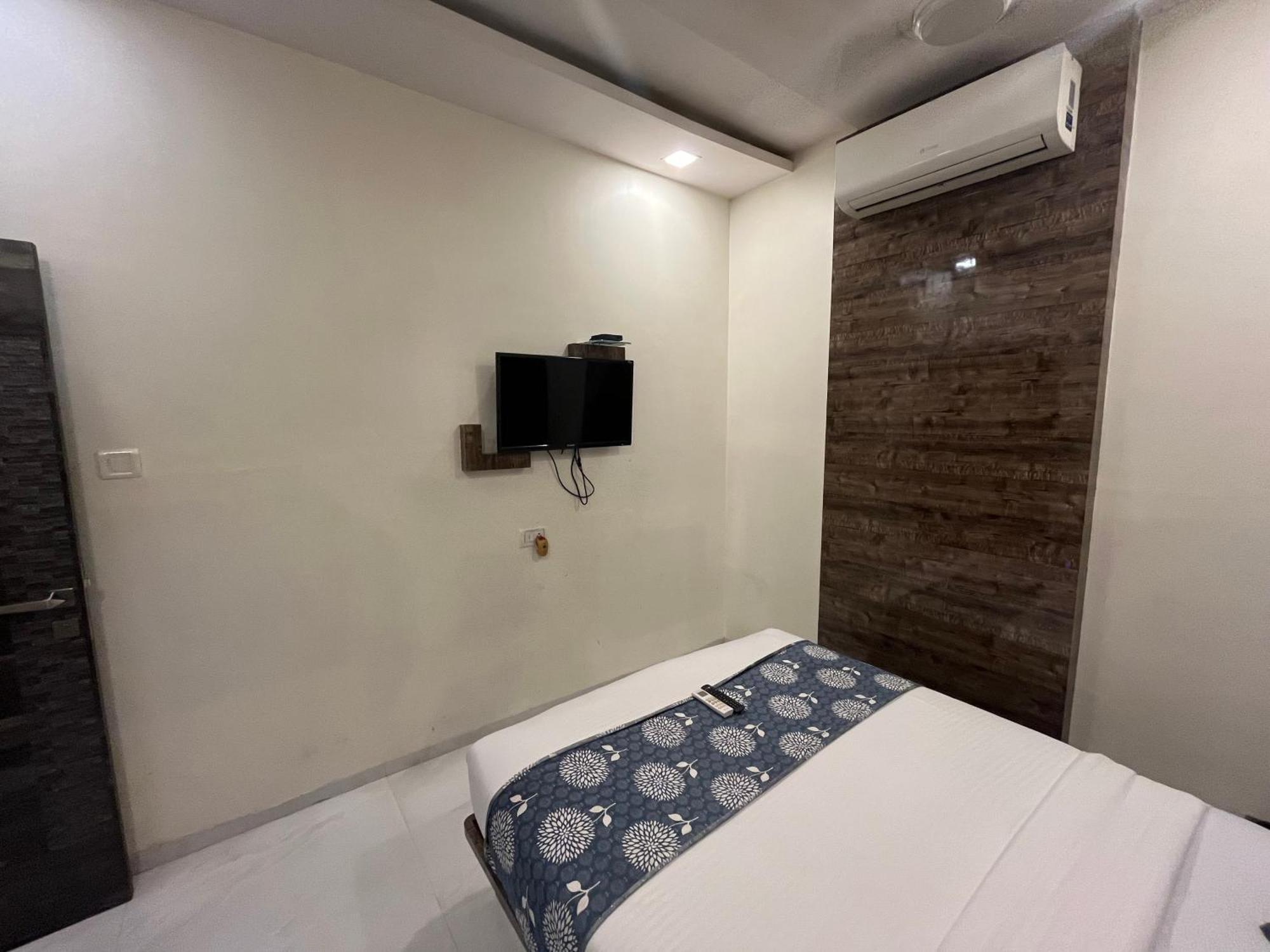 bahay-panuluyan Fabexpress Shahi Palace - Nr - International Airport *