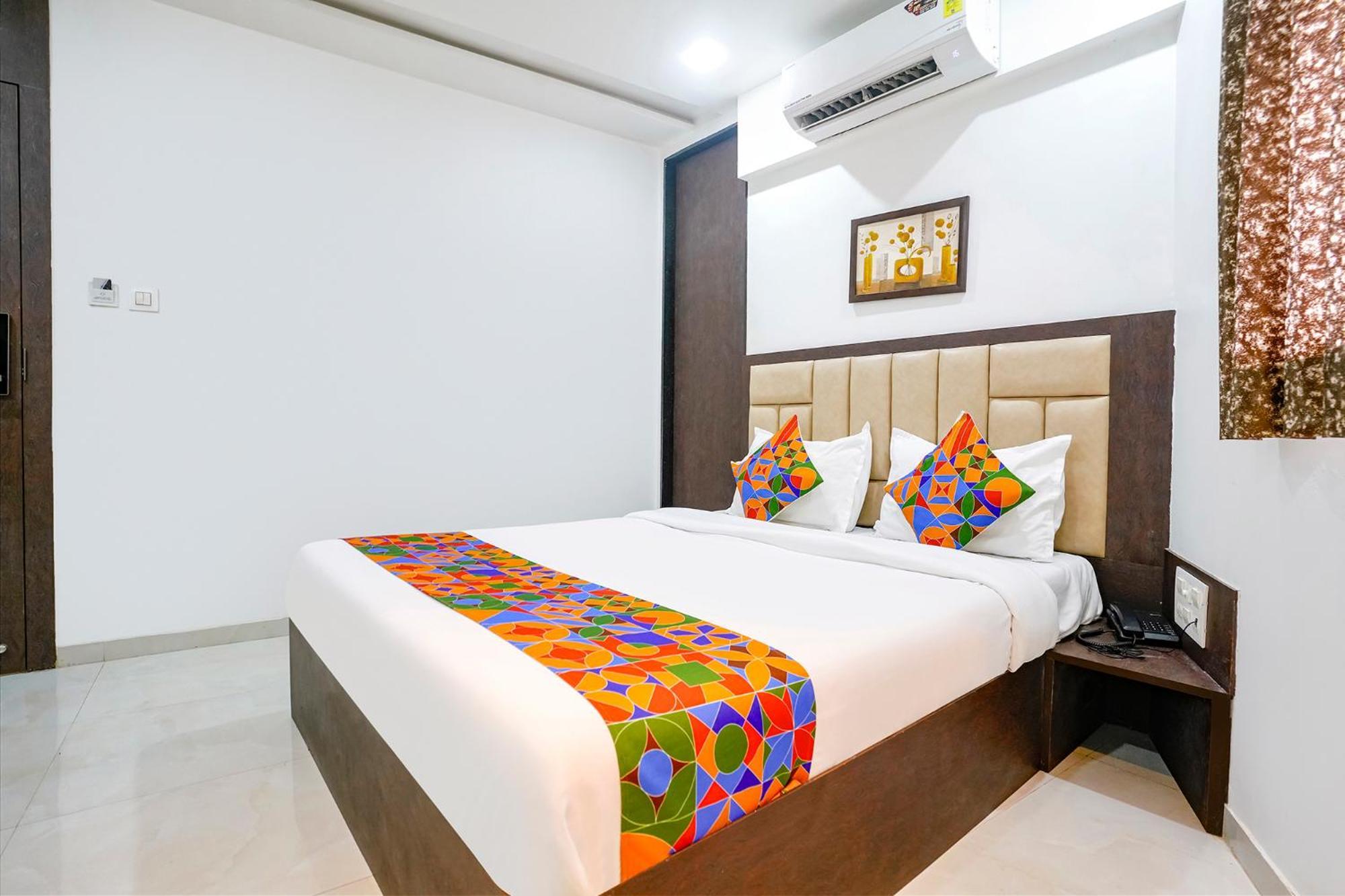 Fabexpress Shahi Palace - Nr - International Airport * Mumbai