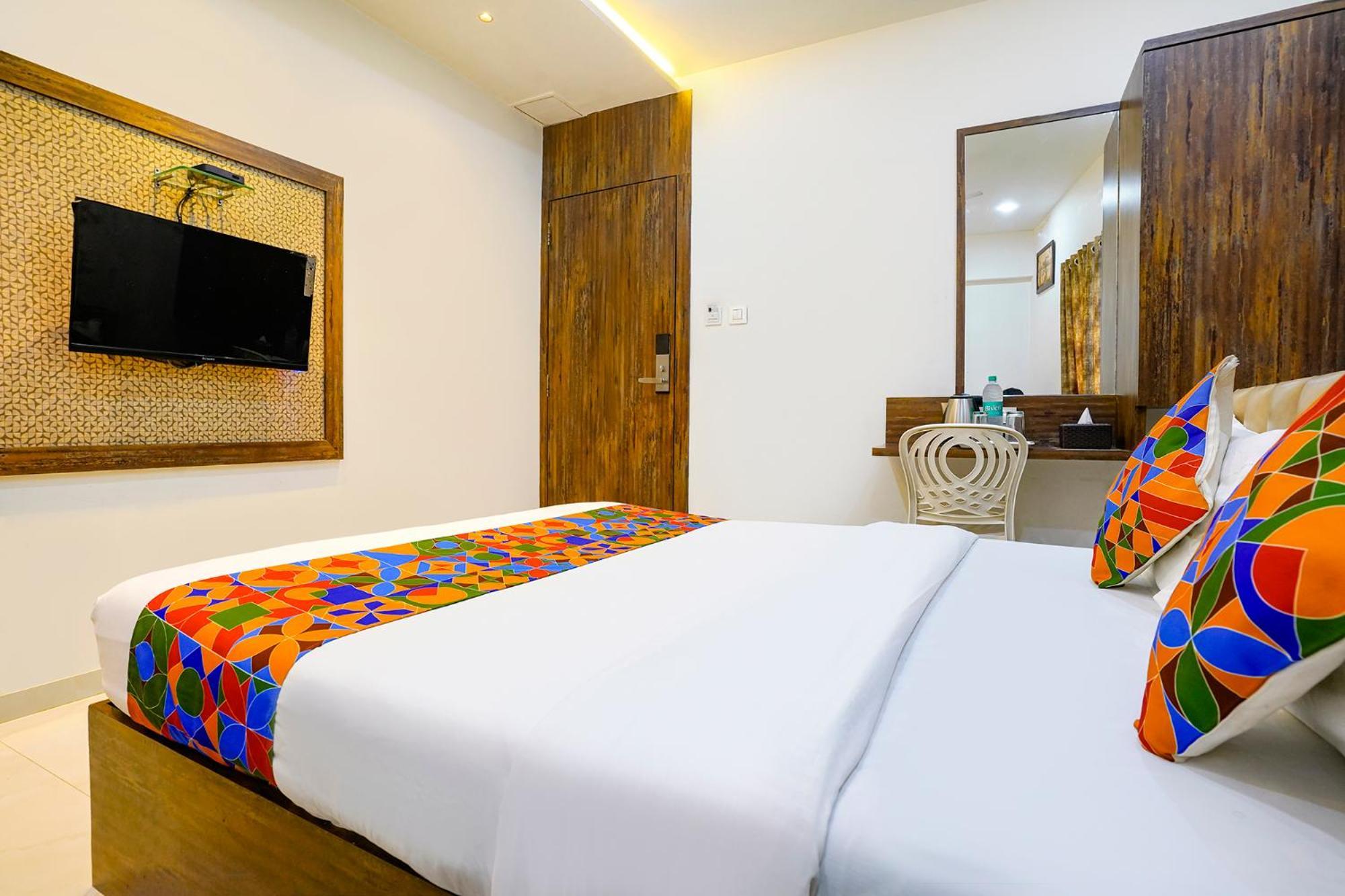Fabexpress Shahi Palace - Nr - International Airport * Mumbai