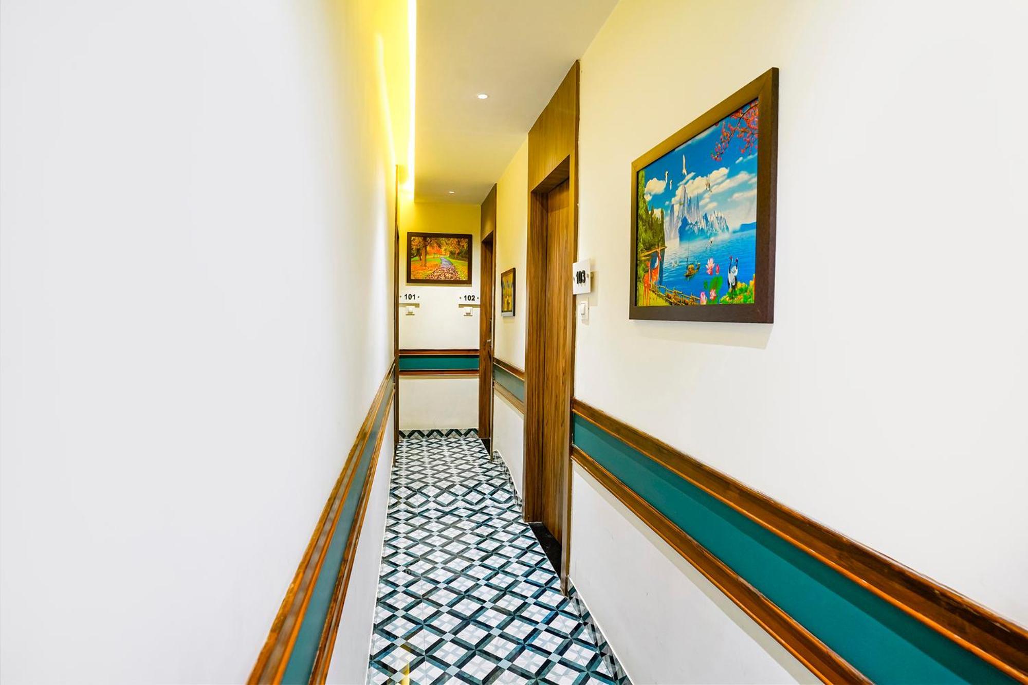 Fabexpress Shahi Palace - Nr - International Airport *